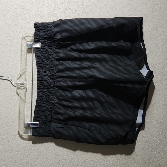 Avia Shorts Womens Size L 12 To 14 Black Gray Zebra Running Bike Athletic Beach - Picture 1 of 11